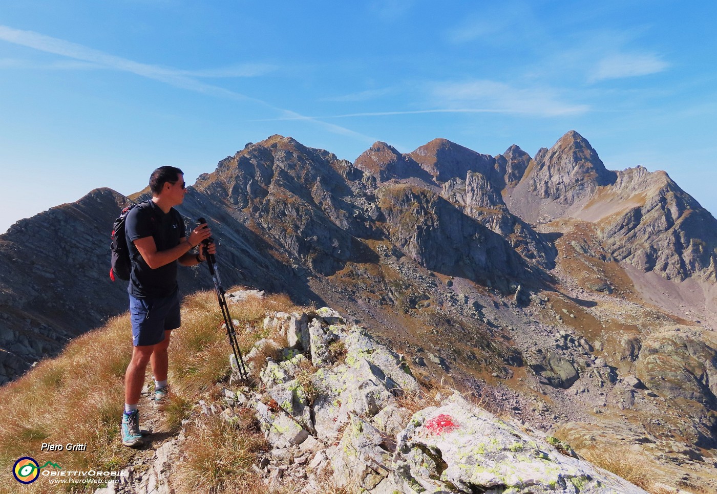 33 Da sx Cime di Giarolo-Paradiso-Quota 2500-Falso Trona-Trona (2510 m).JPG